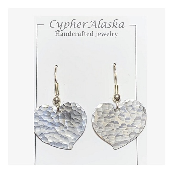 NWT Handcrafted silver toned dangling heart earrings - Picture 3 of 3